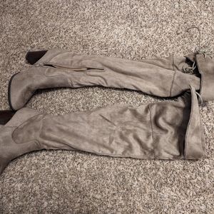 Size 8.5 tan boots. 2.5" heel